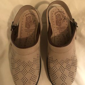 Women’s Fly Flot Strappy Clog Shoes 5